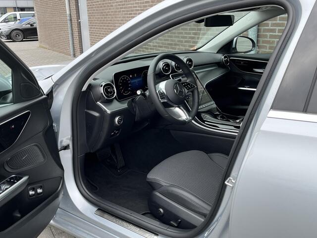 Mercedes-Benz C-KLASSE 300 e Business Line | Panoramadak | Donkergetint Glas Achter | Apple CarPlay | Android Auto | Sfeerverlichting | Stoelverwarming | Parkeersensoren | Achteruitrijcamera | Elektrisch Inklapbare Buitenspiegels