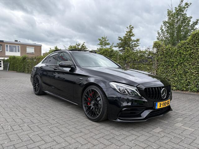 Mercedes-Benz C-KLASSE AMG 63 S PANO / Schaalstoelen / Sfeerverlichting / Facelift / Carbon Pano / Schaalstoelen / Sfeerverlichting / Facelift / Carbon