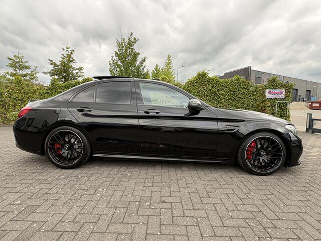 Mercedes-Benz C-KLASSE AMG 63 S PANO / Schaalstoelen / Sfeerverlichting / Facelift / Carbon Pano / Schaalstoelen / Sfeerverlichting / Facelift / Carbon