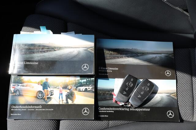 Mercedes-Benz C-KLASSE 180 FACE LIFT/Orig. NL/Virtueel cockpit/Apple carplay/Stoelverwarming/Achteruitrijcamera/Led koplampen/Navigatie/Parkeersensoren/Dodehoeksdetectie