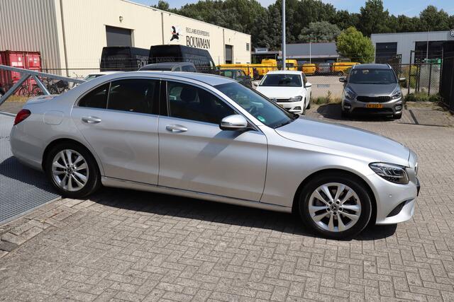 Mercedes-Benz C-KLASSE 180 FACE LIFT/Orig. NL/Virtueel cockpit/Apple carplay/Stoelverwarming/Achteruitrijcamera/Led koplampen/Navigatie/Parkeersensoren/Dodehoeksdetectie