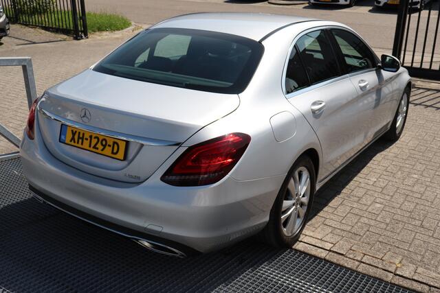 Mercedes-Benz C-KLASSE 180 FACE LIFT/Orig. NL/Virtueel cockpit/Apple carplay/Stoelverwarming/Achteruitrijcamera/Led koplampen/Navigatie/Parkeersensoren/Dodehoeksdetectie