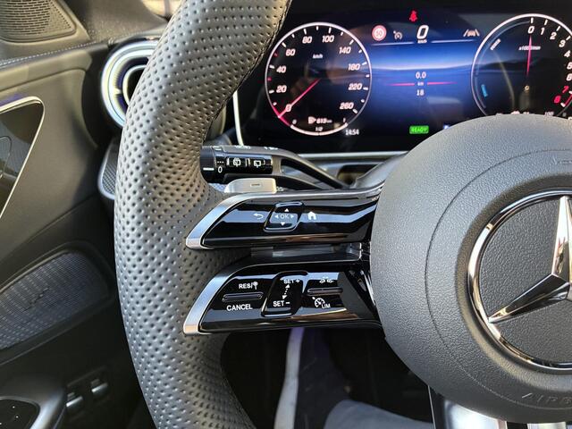 Mercedes-Benz C-KLASSE Estate 300 e Business Solution AMG | Night Pakket | Panoramadak | 360° Camera | Dodehoekassistent | Verkeersbordenassistent | Elektrisch Verstelbare Stoelen + Memory | Stoelverwarming | Sfeerverlichting | Apple CarPlay | Android Auto | Elektrische Achterk