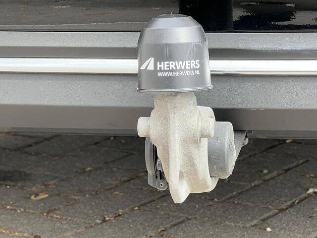 Mercedes-Benz C-KLASSE Estate 300 e Luxury Line / Dealer onderhouden / 1.800 kg elektrische trekhaak / Elektrische stoelen & Achterklep / Navi / Apple Carplay Android / 17" LM wielen /