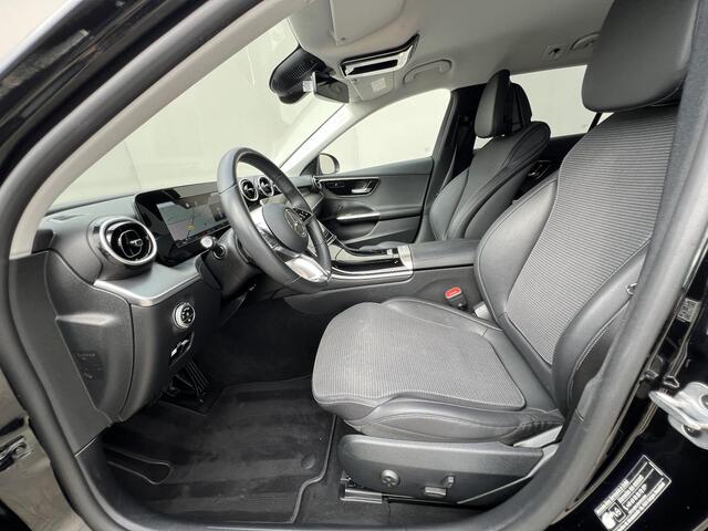 Mercedes-Benz C-KLASSE Estate 300 e Luxury Line / Dealer onderhouden / 1.800 kg elektrische trekhaak / Elektrische stoelen & Achterklep / Navi / Apple Carplay Android / 17" LM wielen /