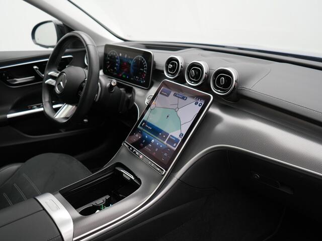 Mercedes-Benz C-KLASSE Estate 300 e 4MATIC AMG Line PHEV 313pk Dealer O.H. | Trekhaak Af Fabriek | Panodak | 360 Camera | Head Up | Adaptive Cruise | Digital Light | Alcantara Sportstoelen Memory & Verwarmd | Sfeerverlichting | Apple Carplay | Blis | DAB | Plug In Hybrid |