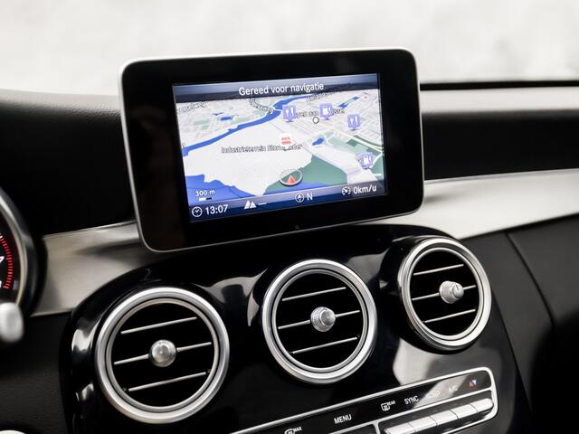 Mercedes-Benz C-KLASSE 180 AMG Sport 156Pk Automaat (PANORAMADAK, NAVIGATIE, LEDER, ELEK SPORTSTOELEN, STOELVERWARMING, ELEK ACHTERKLEP, GETINT GLAS, ZWART HEMEL, NIEUWSTAAT)