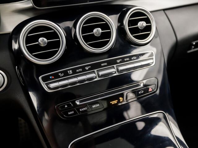 Mercedes-Benz C-KLASSE 180 AMG Sport 156Pk Automaat (PANORAMADAK, NAVIGATIE, LEDER, ELEK SPORTSTOELEN, STOELVERWARMING, ELEK ACHTERKLEP, GETINT GLAS, ZWART HEMEL, NIEUWSTAAT)