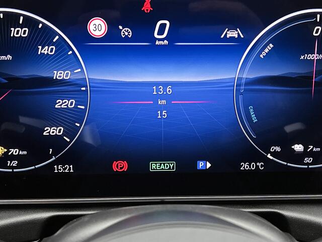 Mercedes-Benz C-KLASSE 300 e 140 Years Edition | Premium Plus | Nightpakket | Trekhaak | Middenconsole metaalstructuur | Panoramaschuifdak | 360° camera | Sfeerverlichting | Sierdelen metaalstructuur | Smartphone-integratie |