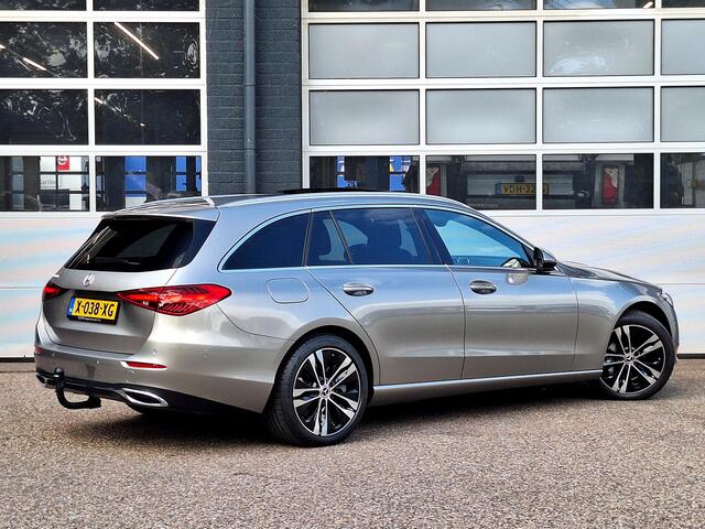 Mercedes-Benz C-KLASSE Estate 300 e Luxury Line | Panoramadak | Trekhaak Afneembaar | Achteruitrijcamera | Memory pakket | Dodehoekassistentie | Stoelverwarming | Sfeerverlichting | Elektrisch Bedienbare Achterklep