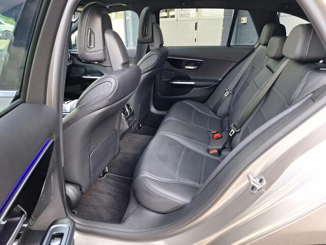 Mercedes-Benz C-KLASSE Estate 300 e Luxury Line | Panoramadak | Trekhaak Afneembaar | Achteruitrijcamera | Memory pakket | Dodehoekassistentie | Stoelverwarming | Sfeerverlichting | Elektrisch Bedienbare Achterklep