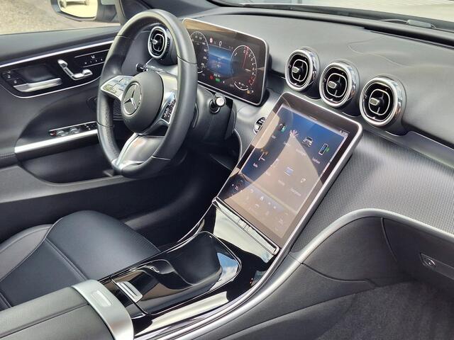 Mercedes-Benz C-KLASSE Estate 300 e Luxury Line | Panoramadak | Trekhaak Afneembaar | Achteruitrijcamera | Memory pakket | Dodehoekassistentie | Stoelverwarming | Sfeerverlichting | Elektrisch Bedienbare Achterklep