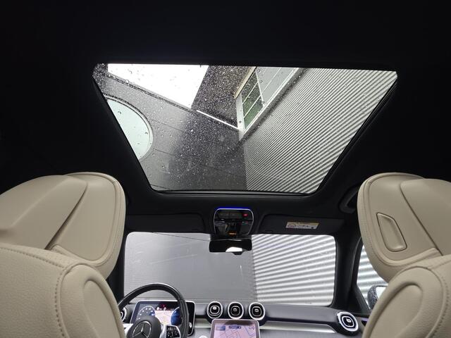 Mercedes-Benz C-KLASSE 300 e Luxury Line | Panoramaschuifdak | Distronic | Stoelverwarming | Achteruitrijcamera | Sfeerverlichting | Apple & Android Carplay