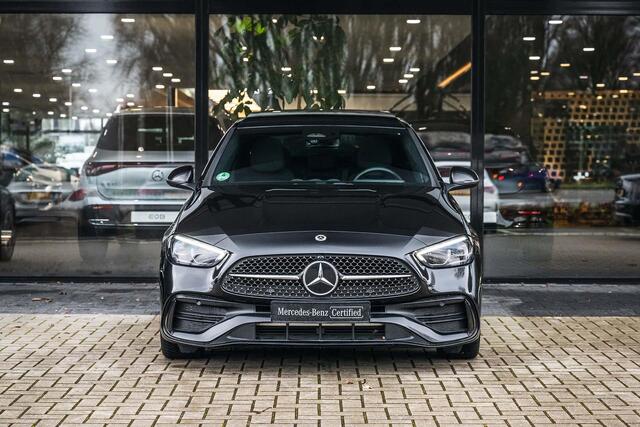 Mercedes-Benz C-KLASSE 180 AMG Line | Achteruitrijcamera | Panorama-schuifdak | Sfeerverlichting | Nightpakket | Stoelverwarming