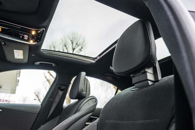 Mercedes-Benz C-KLASSE 180 AMG Line | Achteruitrijcamera | Panorama-schuifdak | Sfeerverlichting | Nightpakket | Stoelverwarming