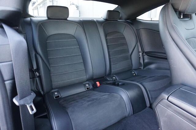 Mercedes-Benz C-KLASSE Coupé 180 Ambition AMG + SPORTSTOELEN / 19'' / STOELVERWARMING / XENON