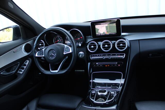 Mercedes-Benz C-KLASSE Estate 180 Business Solution AMG | Incl. 12 maanden garantie | Lederen sportstoelen | Cruise control | Climate control | Trekhaak | Zwarte hemel | LED Koplampen | 18" LM | Elektrische achterklep | Achteruitrijcamera | Dodehoek detectie |
