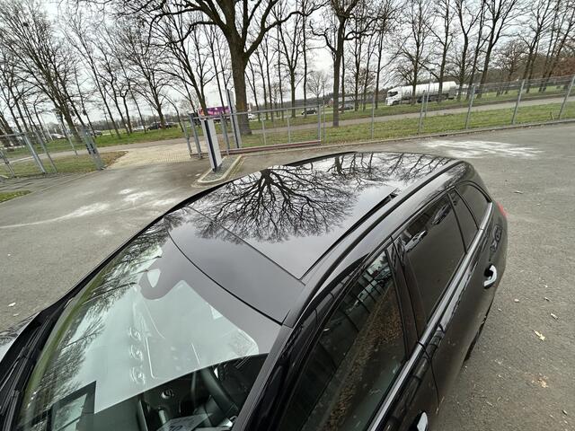 Mercedes-Benz C-KLASSE 300e AMG Estate // Trekhaak // Panoramadak // Distronic // 360 Camera // Memory // Sfeerverlichting