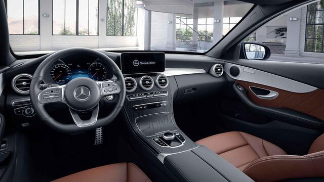Mercedes-Benz C-KLASSE Estate 180 Business Solution AMG | Panoramadak | Night pakket | Trekhaak | Zadelbruin interieur |