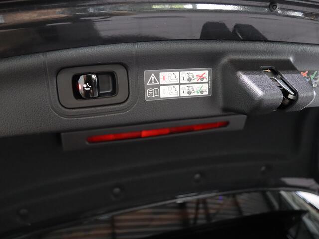 Mercedes-Benz C-KLASSE 180 AMG Line | Trekhaak | Lederen bekleding | Memory | Digital Light |