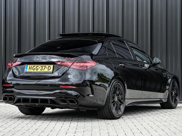 Mercedes-Benz C-KLASSE AMG 63 S E Performance | Achterasbesturing | Panoramadak | 360 Camera | Burmester | Memory seats | Carbon inleg | Ambiance interieur |