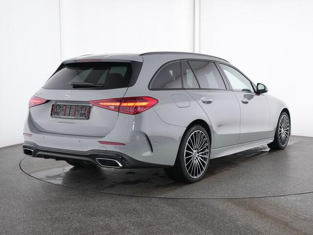Mercedes-Benz C-KLASSE Estate 300 e AMG Plug-In Hybride AMG Line Premium | Night Pakket | Panorama Schuif-Kanteldak | Trekhaak | 19 Inch AMG Velgen | Parkeerpakket met 360°-camera. Inclusief 24 maanden MB Certified garantie voor Europa.
