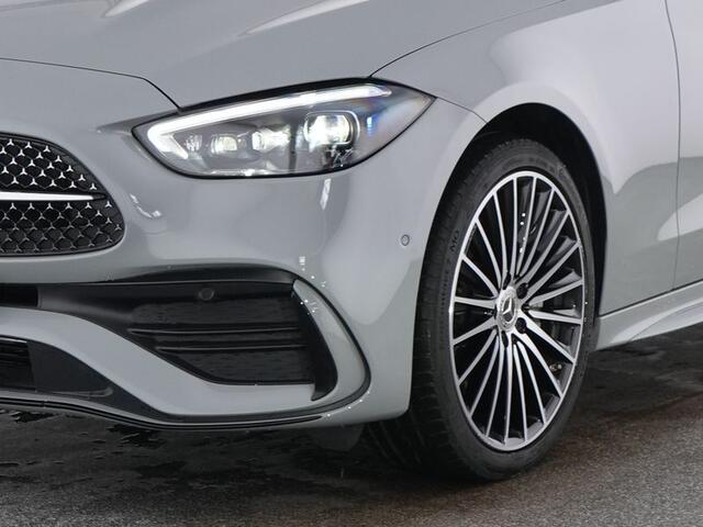 Mercedes-Benz C-KLASSE Estate 300 e AMG Plug-In Hybride AMG Line Premium | Night Pakket | Panorama Schuif-Kanteldak | Trekhaak | 19 Inch AMG Velgen | Parkeerpakket met 360°-camera. Inclusief 24 maanden MB Certified garantie voor Europa.