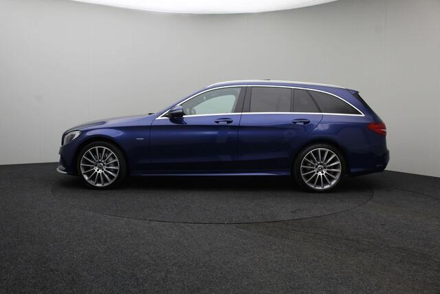 Mercedes-Benz C-KLASSE Estate 350 e Business Solution AMG 2017 | Airco | Trekhaak | Navigatie | Burmester Audio | Schuifkantel Dak | Stoelverwarming | DAB Radio | Achteruitrij Camera | Cruise Control | Boekjes