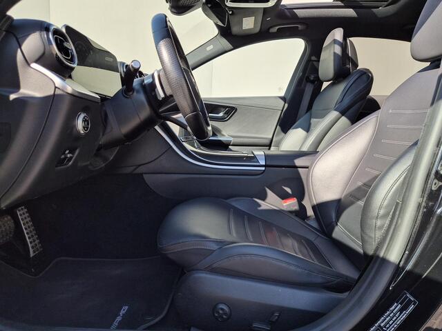 Mercedes-Benz C-KLASSE 200 Launch Edition AMG Line / Trekgewicht 1.800 kg / Wegklapbare trekhaak / Glazen schuif- en kanteldak / Cruise control / Achteruitrijcamera / Stoelverwarming / Climate control / Apple Carplay Android Auto /