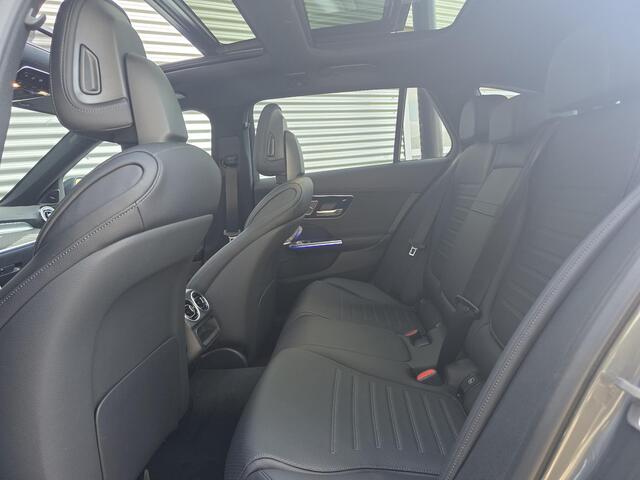 Mercedes-Benz C-KLASSE Estate 300 e Business Solution AMG | Night Pakket | Comfort Pakket Plus | Panoramadak | Burmester 3D Surround | 360° Camera | Dodehoekassistent | Verkeersbordenassistent | DIGITAL LIGHT | Elektrisch Verstelbare Stoelen + Memory | Stoelverwarming | Sfeerverlichting | Apple CarPlay | Android Auto | Elektrische Achterklep | Elektrisch Inklapbare Buitenspiegels | Parkeersensoren