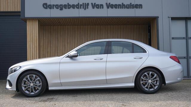 Mercedes-Benz C-KLASSE 180 156pk Business Solution AMG-Styling Vol-Leder LED App-Connect 17inch LM Trekhaak A-Camera *NL Auto*