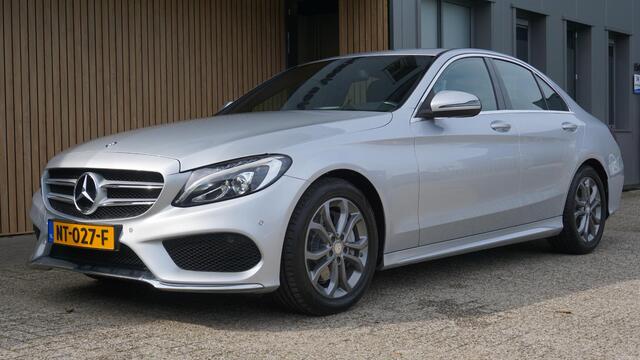 Mercedes-Benz C-KLASSE 180 156pk Business Solution AMG-Styling Vol-Leder LED App-Connect 17inch LM Trekhaak A-Camera *NL Auto*