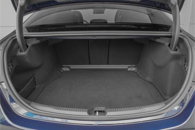 Mercedes-Benz C-KLASSE 200 Launch Edition AMG Line Pano Trekhaak Camera Stoelverw