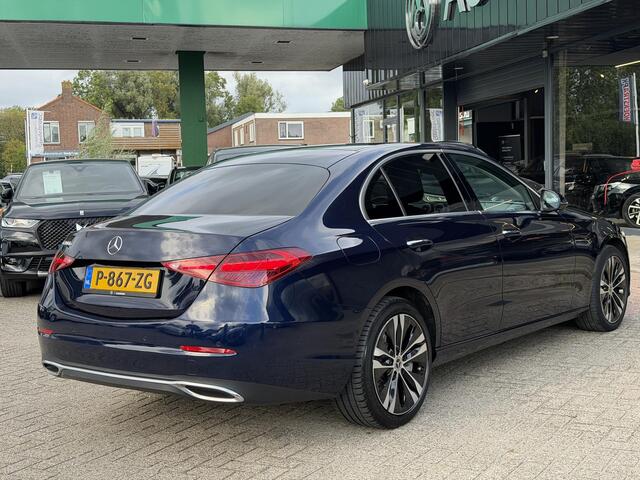 Mercedes-Benz C-KLASSE 300 e Luxury Line WEG KLAPBARE TREKHAAK | SFEER VERLICHTING | 360 GRADEN CAMERA | ELEKTRISCH VERSTELBARE STOELEN | STOELVERWARMING | STUURVERWARMING | STOELKOELING | PANORAMADAK | NAVIGATIE | LED | DODEHOEK DETECTIE | APPLE CARPLAY / ANDROID AUTO | ADAPTIEVE CRUISECONTROL |