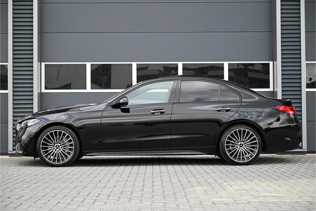 Mercedes-Benz C-KLASSE 300e AMG / SCHUIFDAK / C63 / LEDER / CAMERA / SFEERVERLICHTING / LED / 19"