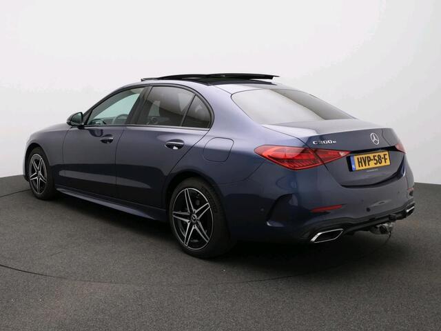 Mercedes-Benz C-KLASSE 300 e Star Edition LIMITED AMG Line | Night Pakket | Panorama Schuif-Kanteldak | Parkeerpakket met achteruitrijcamera | Alarm | Sfeerverlichting. Inclusief 24 maanden Mercedes-Benz Certified garantie voor Europa.