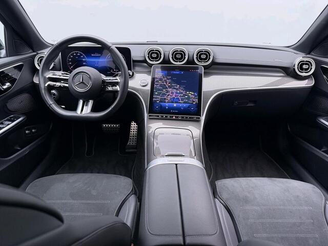 Mercedes-Benz C-KLASSE 300 e Star Edition LIMITED AMG Line | Night Pakket | Panorama Schuif-Kanteldak | Parkeerpakket met achteruitrijcamera | Alarm | Sfeerverlichting. Inclusief 24 maanden Mercedes-Benz Certified garantie voor Europa.