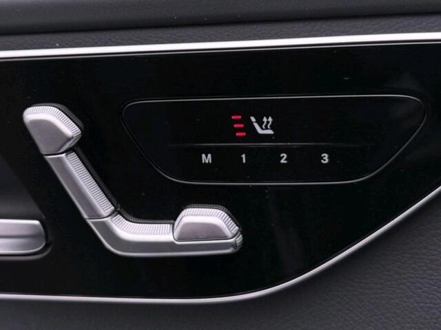 Mercedes-Benz C-KLASSE 300 e Star Edition LIMITED AMG Line | Night Pakket | Panorama Schuif-Kanteldak | Parkeerpakket met achteruitrijcamera | Alarm | Sfeerverlichting. Inclusief 24 maanden Mercedes-Benz Certified garantie voor Europa.