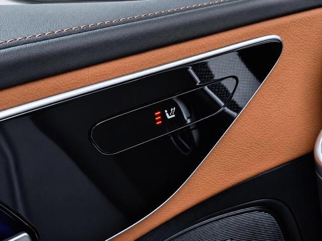 Mercedes-Benz C-KLASSE 300 e AMG Line | Panoramadak | Night Pakket | Trekhaak Wegklapbaar | Achteruitrijcamera | Stoelverwarming | Sfeerverlichting | Dodehoekassistentie