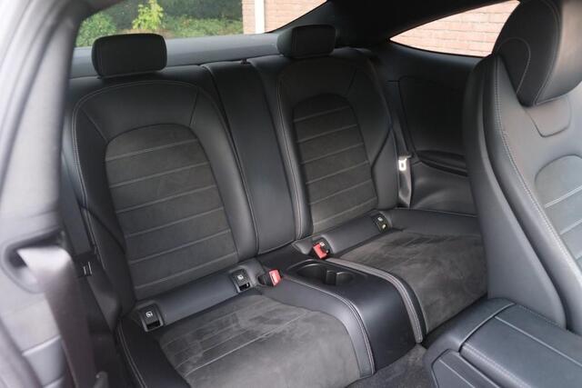 Mercedes-Benz C-KLASSE 180 156pk Aut. Coupe AMG Line - Panoramadak - 360° camera - Burmester audio - Navigatiesysteem - LED koplampen- 19" inch