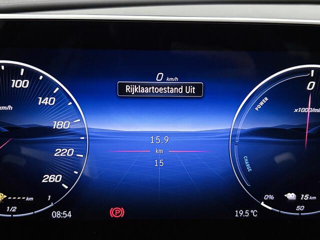Mercedes-Benz C-KLASSE 300 e 140 Years Edition | Comfortpakket Plus | Nightpakket | Winterpakket | Parkeerpakket met 360°-camera | Panoramaschuifdak | 360° camera | Warmtewerend, donkergetint glas | 19" multispaaks lichtmetalen AMG-velgen |