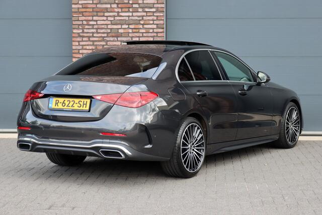 Mercedes-Benz C-KLASSE 200 AMG Line | Panoramadak | Distronic+ | Camera | Sfeerverlichting Premium | Zitcomfortpakket | Stoelverwarminig | Geluidsisolerend Glas |