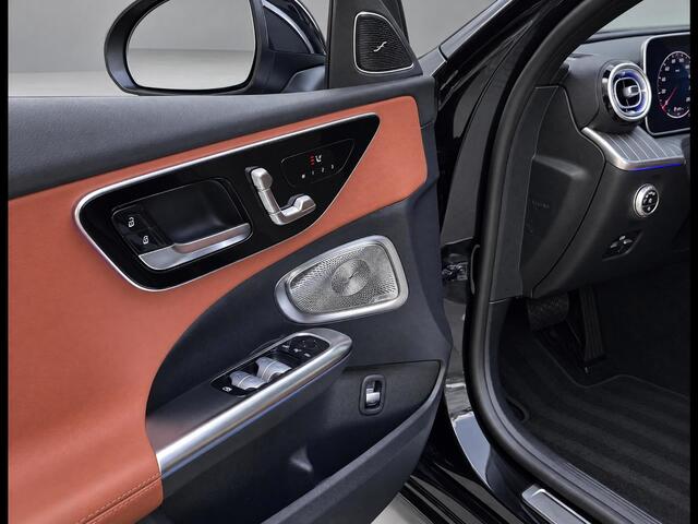 Mercedes-Benz C-KLASSE Estate 180 Star Edition Luxury | Panoramadak | Trekhaak | Burmester 3D Surround Sound | DISTRONIC afstandsassistent | Dodehoekassistent | Apple CarPlay | Android Auto | Elektrisch Verstelbare Stoelen + Memory