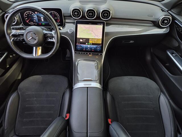Mercedes-Benz C-KLASSE 300 e AMG Line / SOH 99,8% / Elektrische trekhaak / Stoelverwarming / Elektrische achterklep / Trekgewicht 1800 kg / Burmester Audio Systeem / Adaptief cruise control / Achteruitrijcamera / Apple Carplay Android Auto /