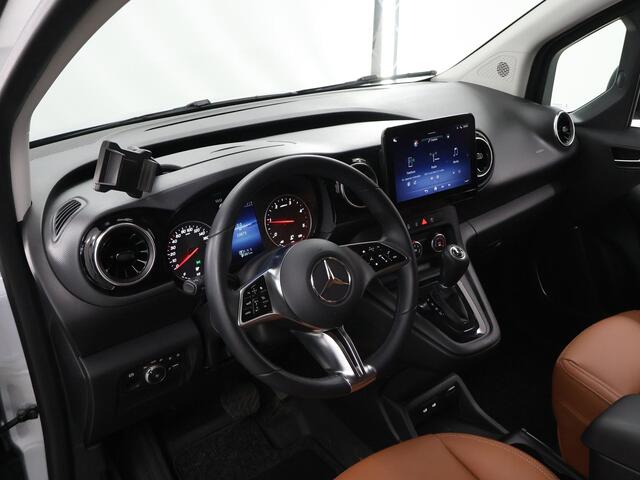 Mercedes-Benz CITAN 112 CDI L1 AMG Edition | Designo Nappa Leder | Stoelverwarming | High Performance LED | Trekhaak | Automaat | Lederen Stuurwiel | Achteruitrijcamera | Airconditioning | Cruise Control | Maxton Styling | Bumpers in kleur | BPM vrij !! |