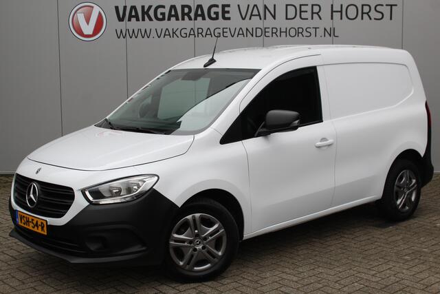 Mercedes-Benz CITAN 110-96pk CDI L1. Euro 6 AQ. Erg nette en handige bedrijfswagen voor nog jaren rijplezier ! Airco, navigatie, telefoonvoorb., cruise control, trekhaak, armsteun, Michelin All Season banden rondom etc.