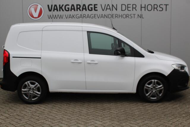 Mercedes-Benz CITAN 110-96pk CDI L1. Euro 6 AQ. Erg nette en handige bedrijfswagen voor nog jaren rijplezier ! Airco, navigatie, telefoonvoorb., cruise control, trekhaak, armsteun, Michelin All Season banden rondom etc.