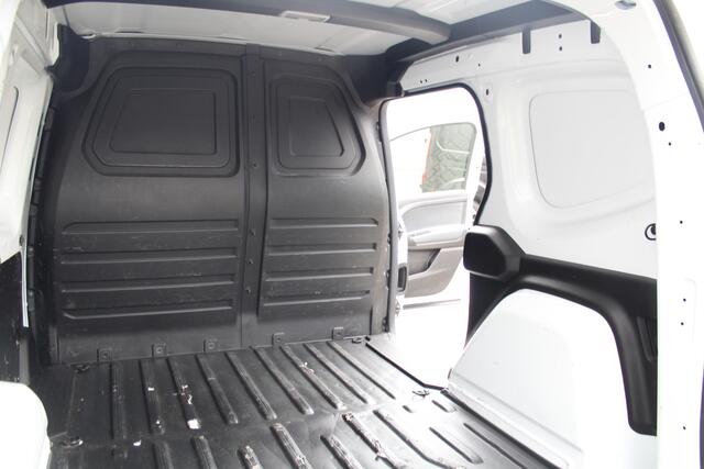 Mercedes-Benz CITAN 110-96pk CDI L1. Euro 6 AQ. Erg nette en handige bedrijfswagen voor nog jaren rijplezier ! Airco, navigatie, telefoonvoorb., cruise control, trekhaak, armsteun, Michelin All Season banden rondom etc.