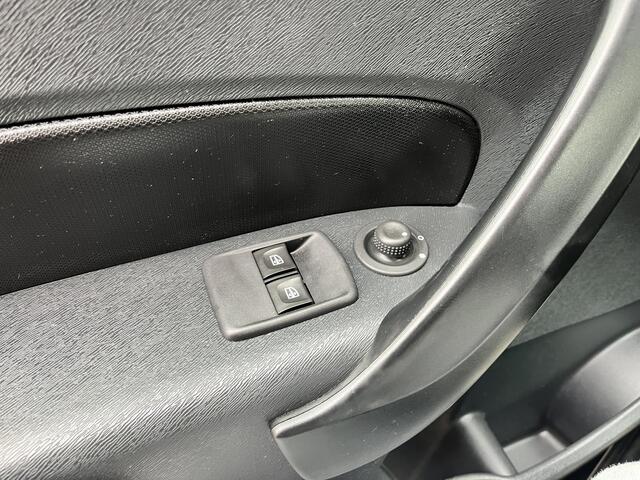 Mercedes-Benz CITAN 111 CDI BlueEFFICIENCY 110pk Airco Cruise controle Trekhaak 1050kg trekgewicht Telefoonverbinding 2-Persoons Zijruit Tomtom Bpm vrij voor particulier gebruik!!