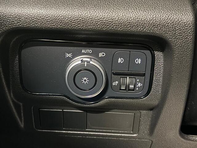Mercedes-Benz CITAN 110 CDI L1 Pro Airco Cruise control Achteruitrijcamera Verwarmde stoel Trekhaak Parkeersensor achter Apple Carplay/ Android Auto